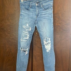 American Eagle light wash ripped jeans, Sz 4 short